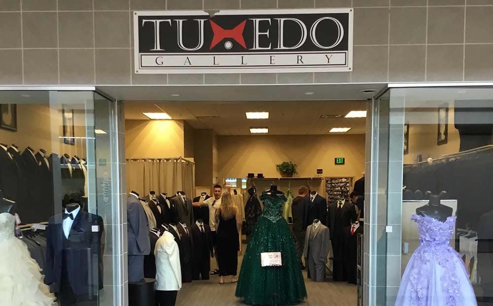 Five Tips For Choosing The Right Middletown Tuxedo Rental by Richard