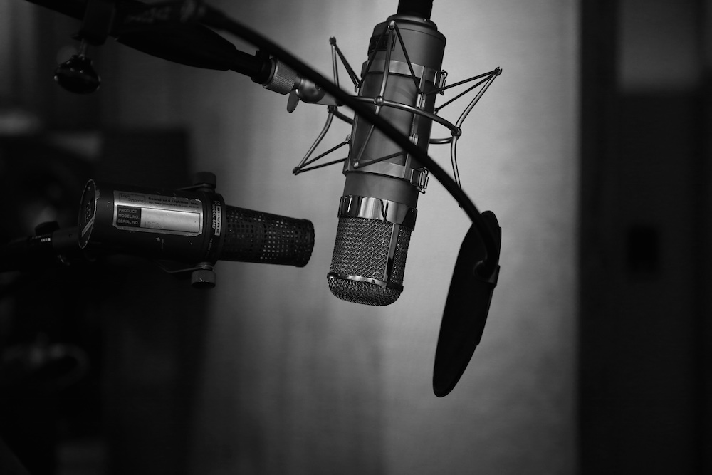 Tipos de microfone: suas diferenças e aplicações no áudio | by Fábio Mazzeu  | Feedgurus | Medium
