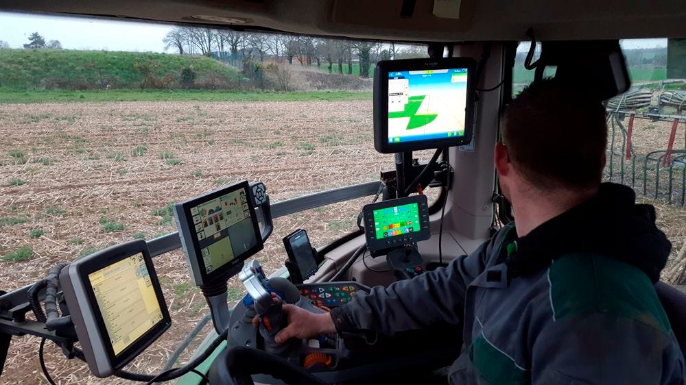 Trafics de GPS : l’impuissance des agriculteurs français face à des réseaux organisés