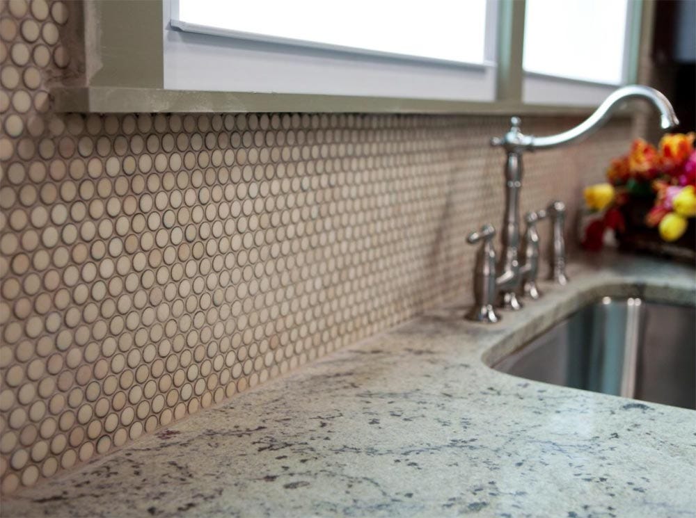 How to Choose the Right Tiles for Kitchen and Bathroom Backsplashes and