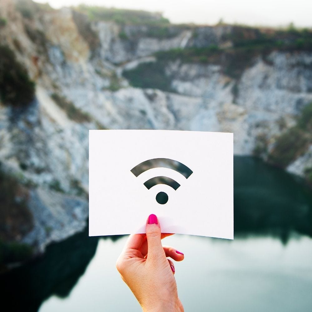 Fibra o FWA? La Guida Definitiva per Scegliere la Tua Connessione Veloce