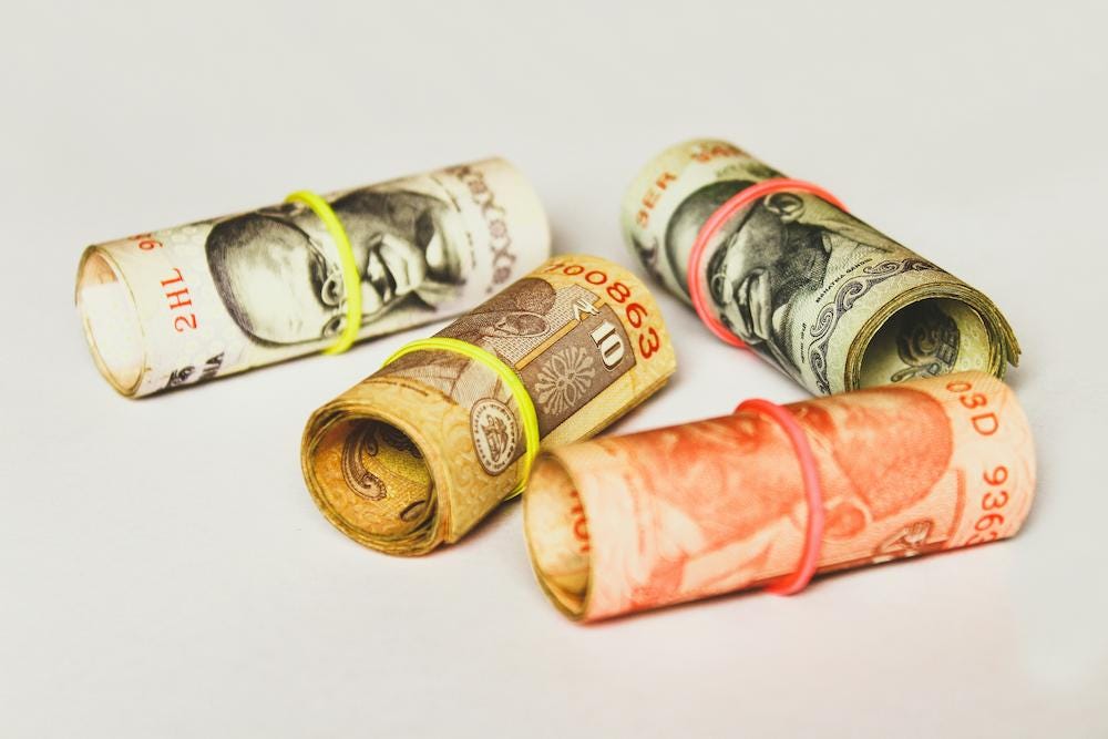 UK Travel Money Guide 2026: Starling, Monzo, Revolut, Wise and Chase Compared
