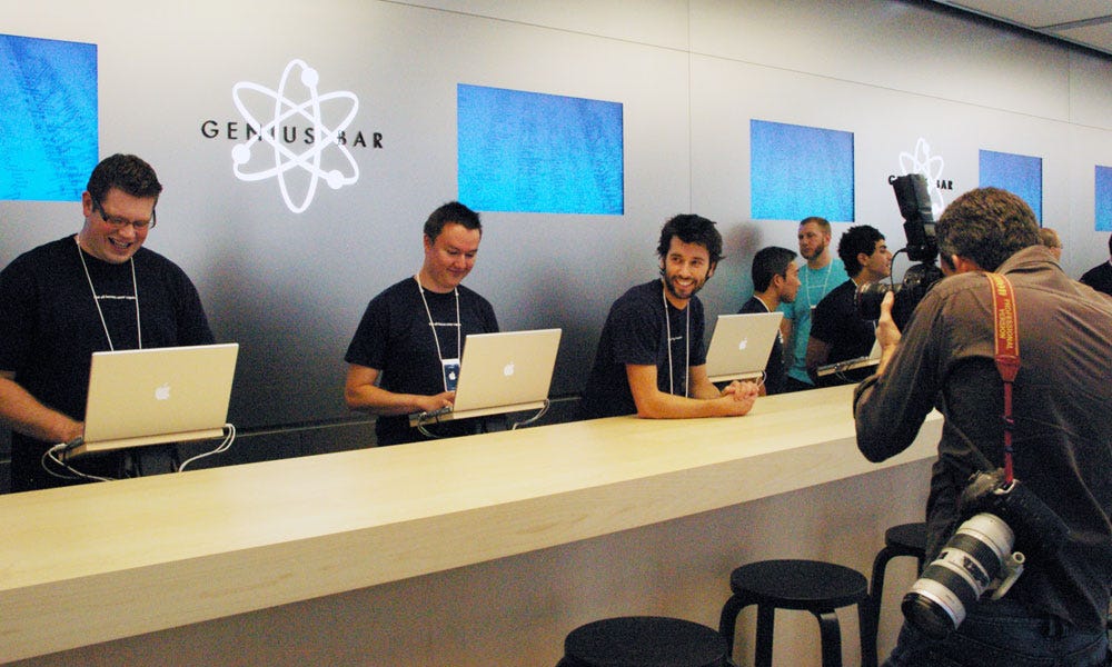 The Genius Bar Experience. Apple's widely praised retail stores… | by  George Tinari | Adventures in Consumer Technology | Medium