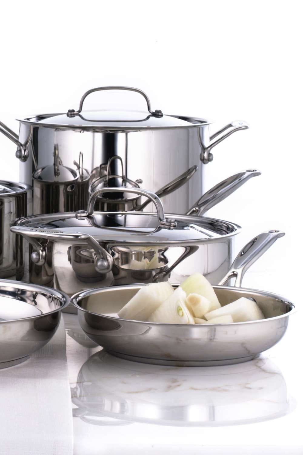 How to Clean Aluminum Cookware. Cleaning aluminum cookware is a simple