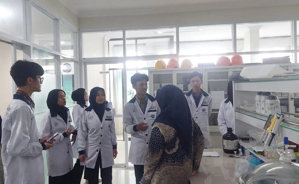 Kunjungan Mahasiswa Vokasi IPB ke Laboratorium Service FMIPA UNPAK