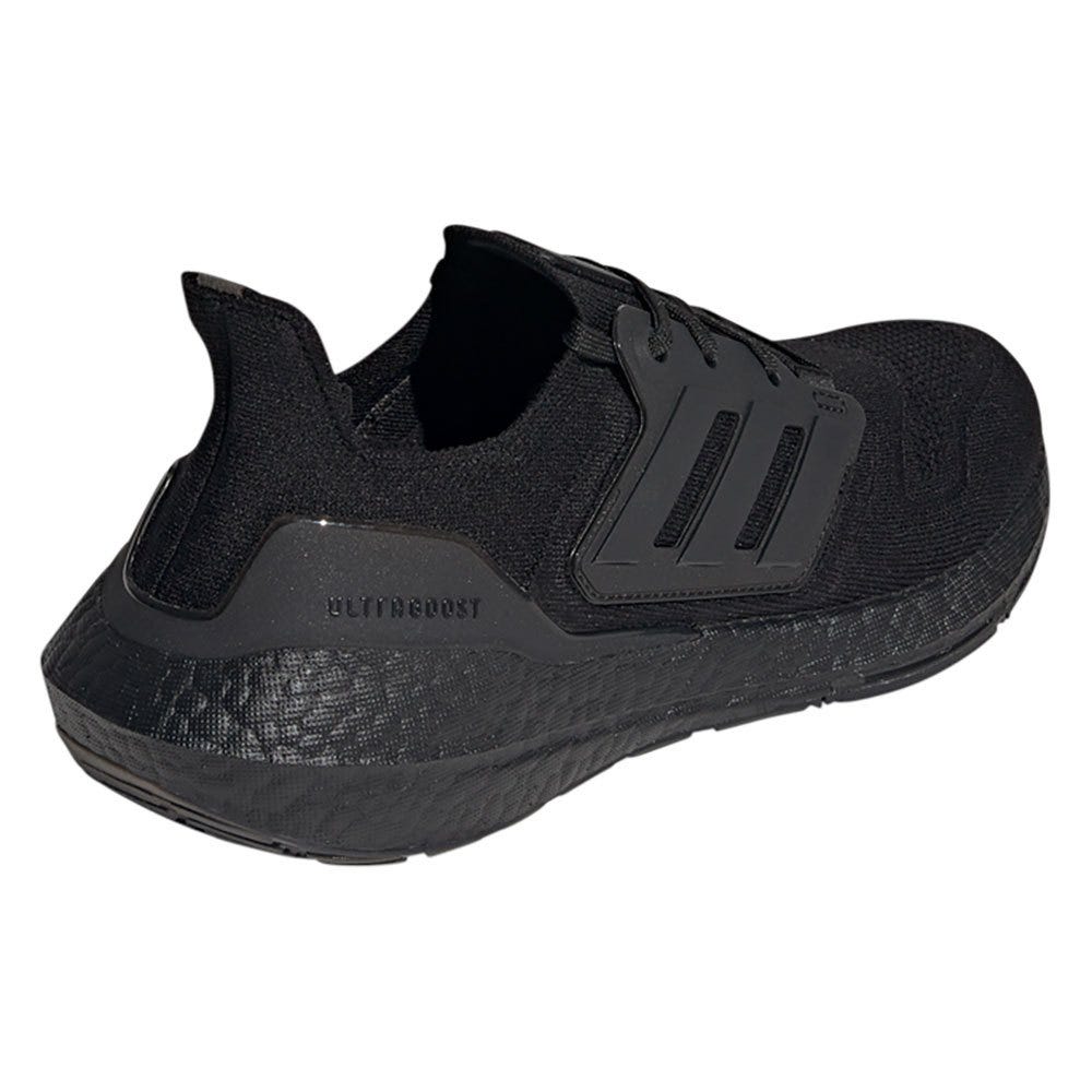 Adidas Ultraboost 22: Empujando límites en el calzado para correr | by IT  Solution | Jun, 2023 | Medium