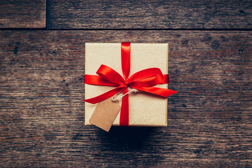 La critique plaisir d’offrir & joie de recevoir by Camille Pic Medium