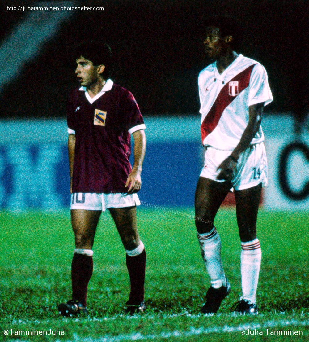 Maldonado enfrentando a Perú en la Copa América de 1989. Foto cortesía de Juha Tamminen