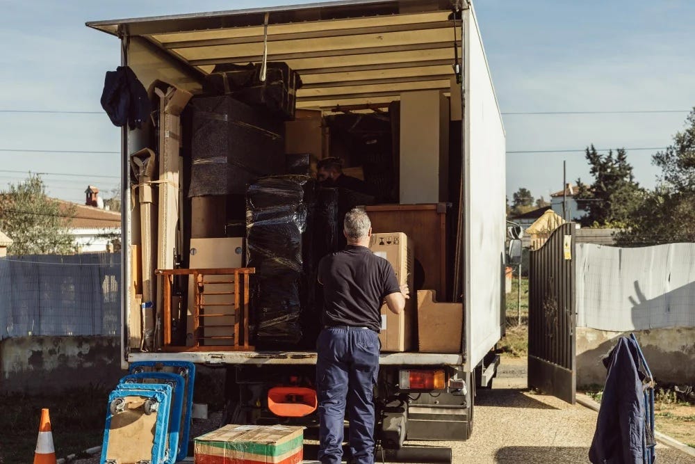 Student, Flat or Small House? Why Man and Van Removal Services in London Are Ideal