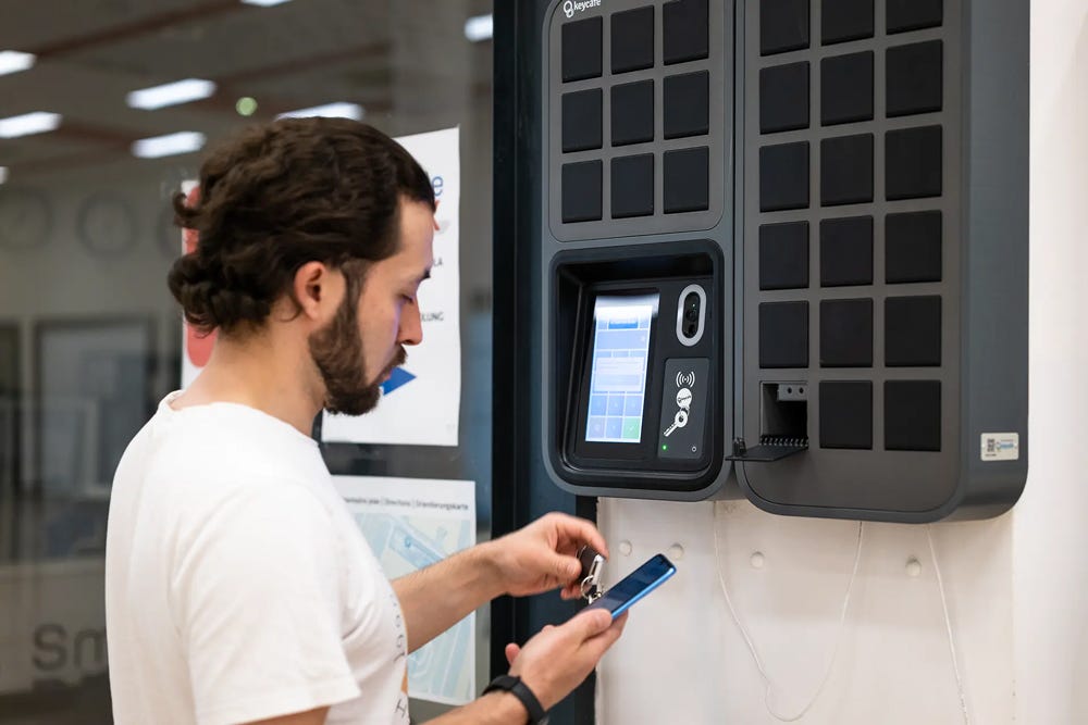 Airport Parking Made Easy: Smile Parking’s Key Drop-Off Solution | Keycafe Case Study