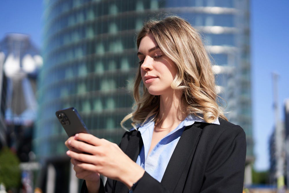 WHAT IS SMSC AND WHY IS IT THE BACKBONE OF SMS COMMUNICATION By what-is-smsc-and-why-is-it-the-backbone-of-sms-communication-by