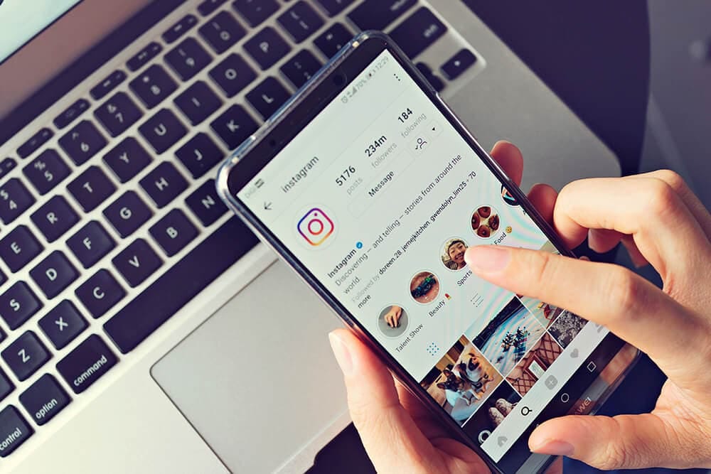 Dari Hobi Berbagi Foto ke Mesin Uang: Pergeseran Pemanfaatan Instagram dalam Bisnis Online