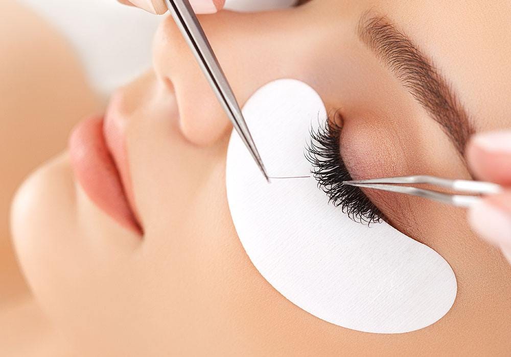 What You Should Know Before Getting Eyelash Extensions in Chandigarh
