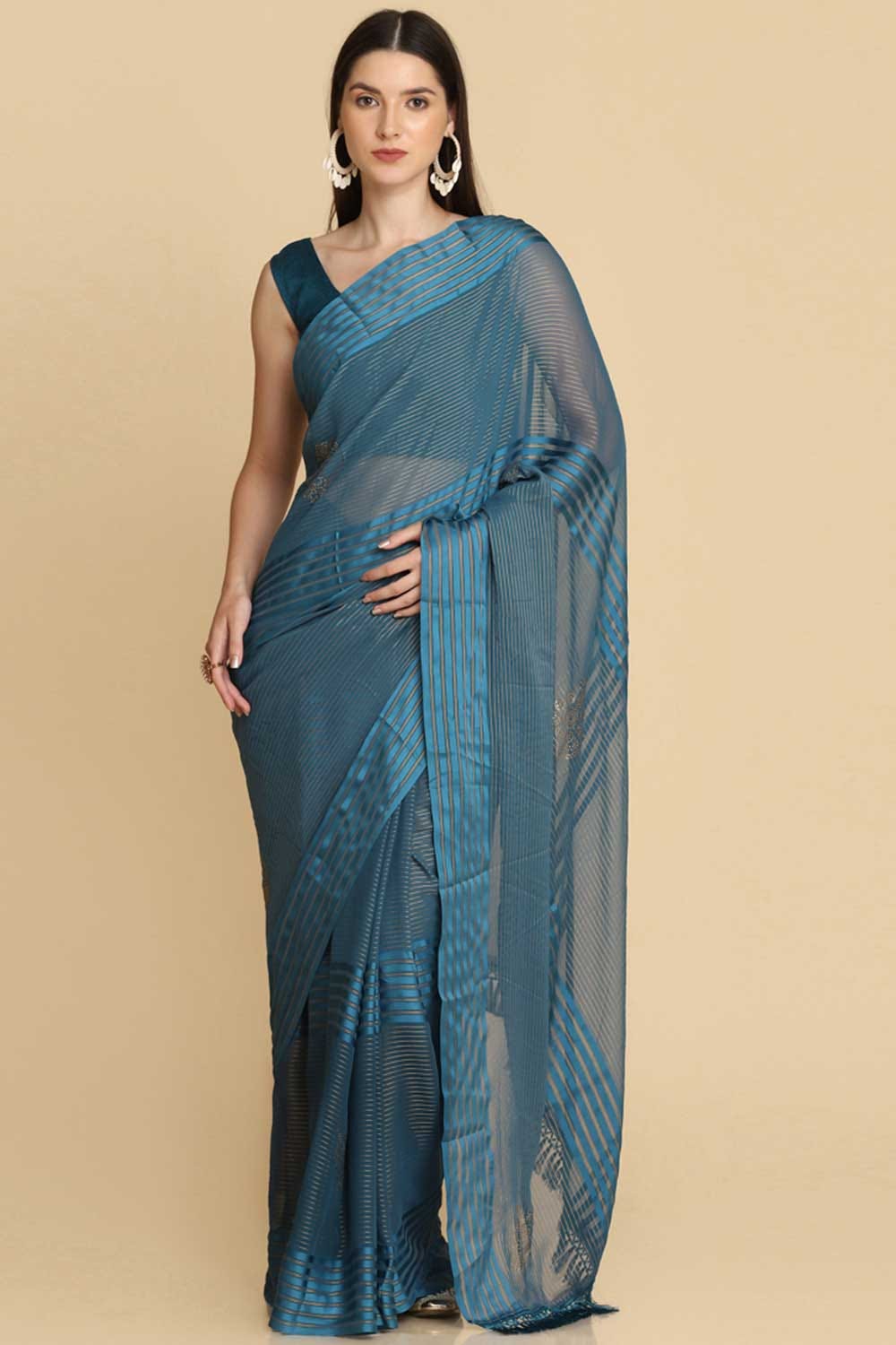 Monochrome Elegance 101: Your Ultimate Guide to the Classic Saree Trend 