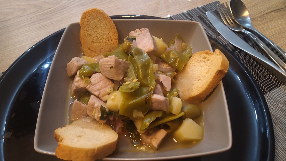 Zuppa di tonno, patate e peperoni