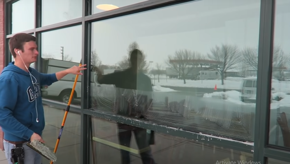 What Water Do Professional Window Cleaners Use? by Shiny Bright