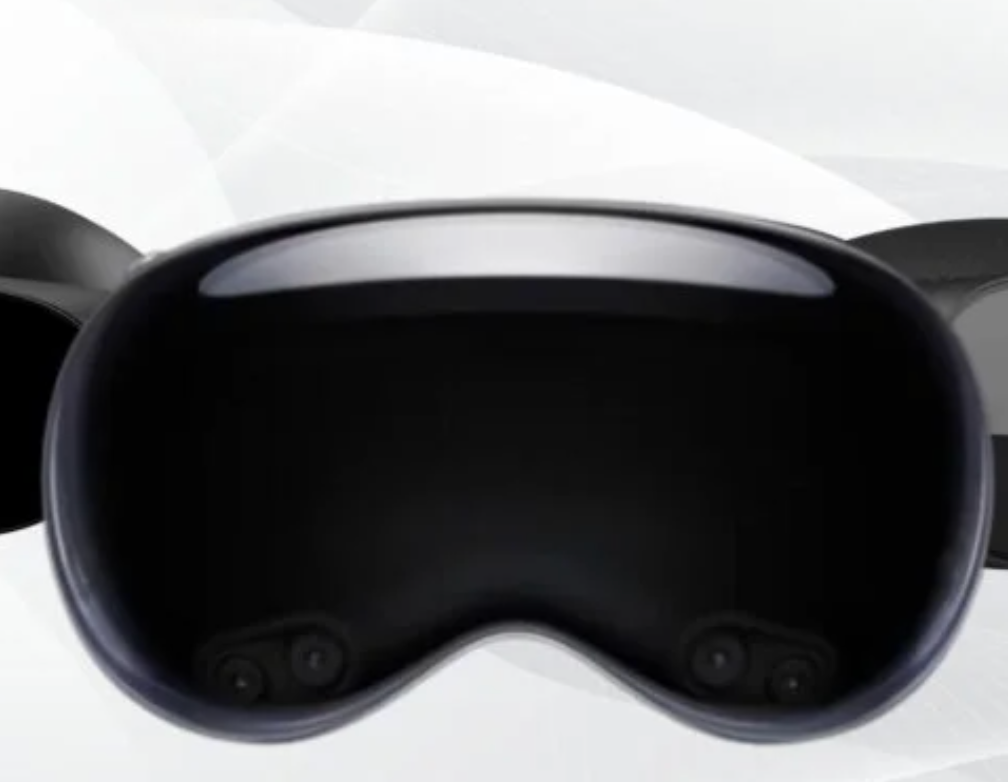 For Sale One Pair Apple Ski Goggles by Christine Stevens The Haven Jun, 2023 Medium