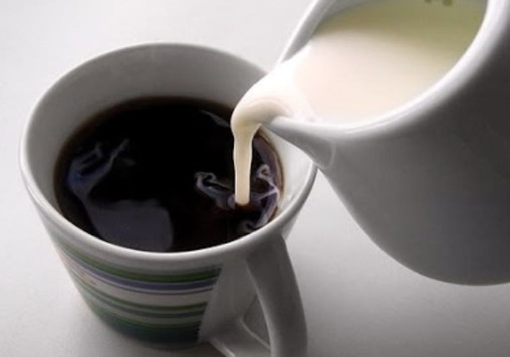 CAFÉ COM LEITE