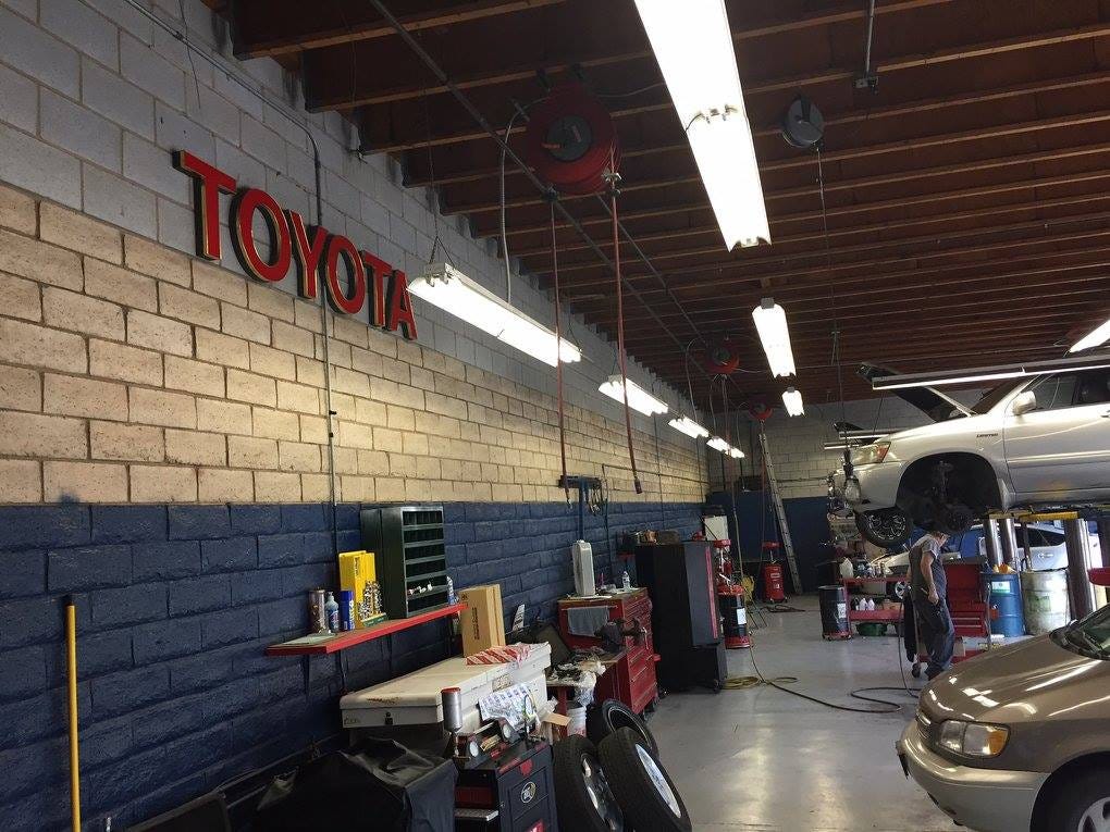 Vehicle repair shop in Newbury Park Star automotive LLC Medium
