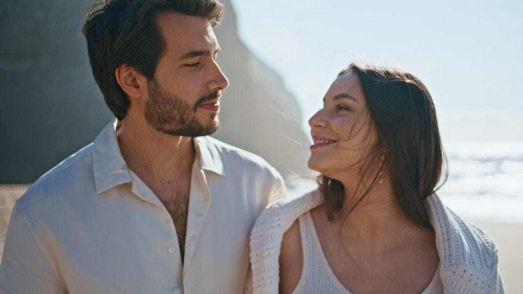 How To Get Her To Like You So She Helps You Become Her Boyfriend