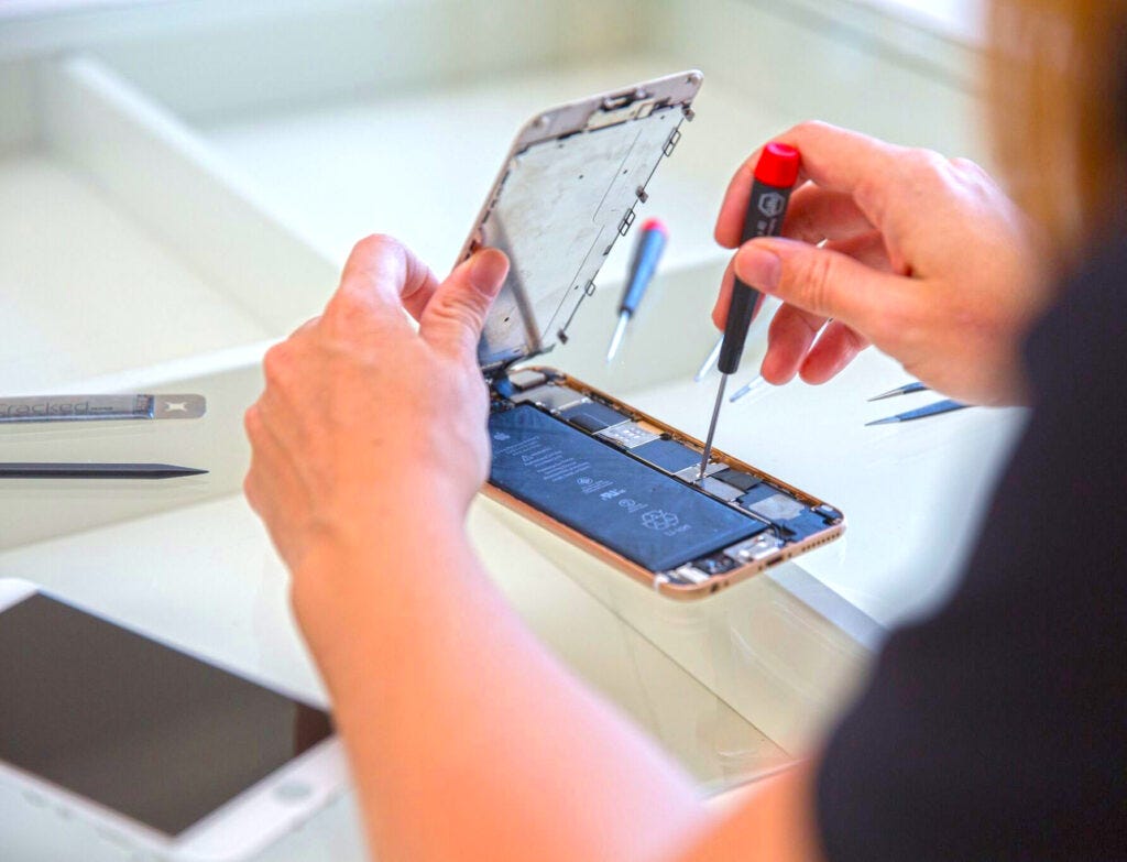 Apple iPhone Software Service Center by ipoint itexpert Medium