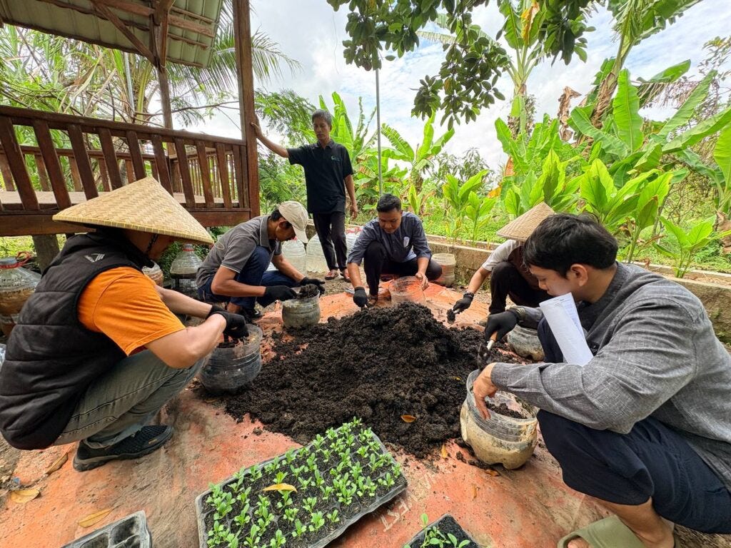 Pertama Kali Jadi Instruktur Praktik Pertanian