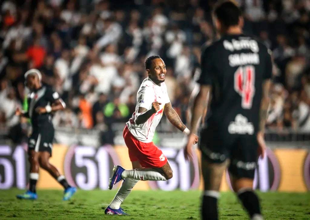 Vasco vive crise após derrota em São Januário e torcida pede “público zero” na Sul-Americana