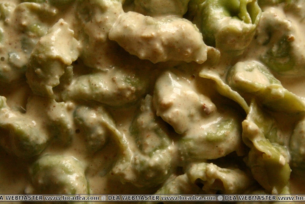 Un piatto di pansoti alla salsa di noci