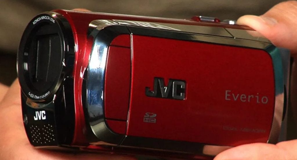 Come prendersi cura della JVC Everio GZ-MG20: pulizia, consigli per l’hard disk e cambio batteria