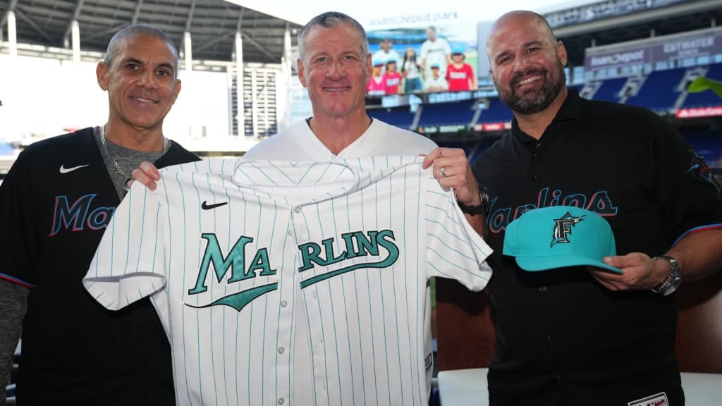 Marlins unveil new team logo, colors