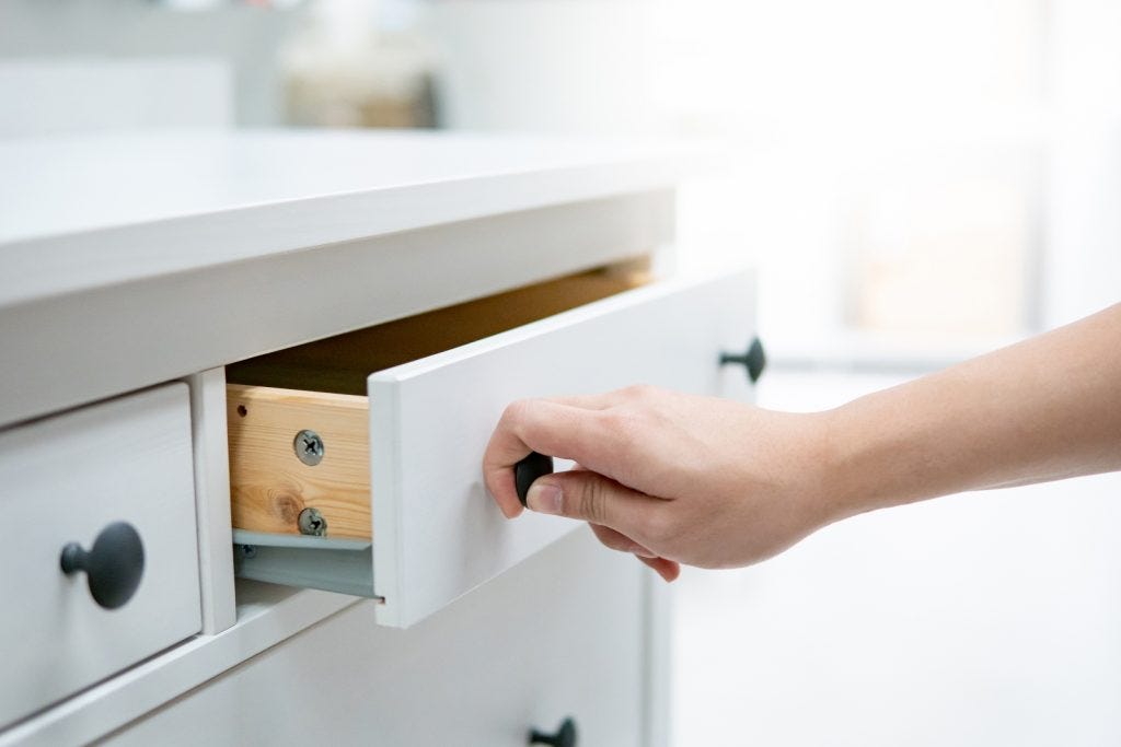 How To Put On Drawer Pulls. We are glad you’re back here. Today in