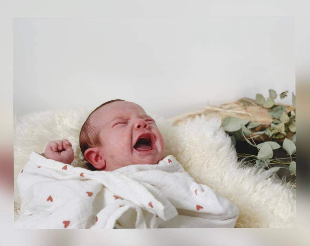 Pourquoi bébé pleure-t-il à la naissance ? A-t-il peur ou mal ?