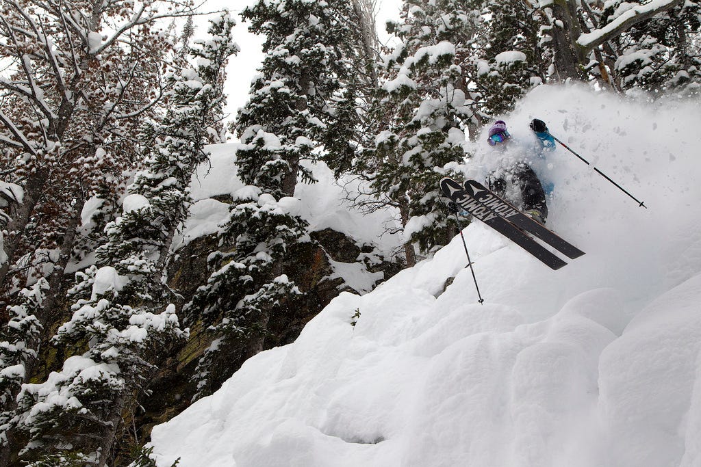 Best Colleges for Skiing or Snowboarding by ApplyKit Medium