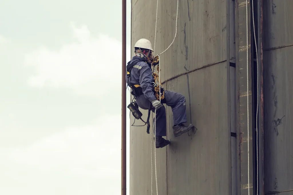 Lone Worker Safety with UWB Tracking: How RTLS Protects High-Risk Workers