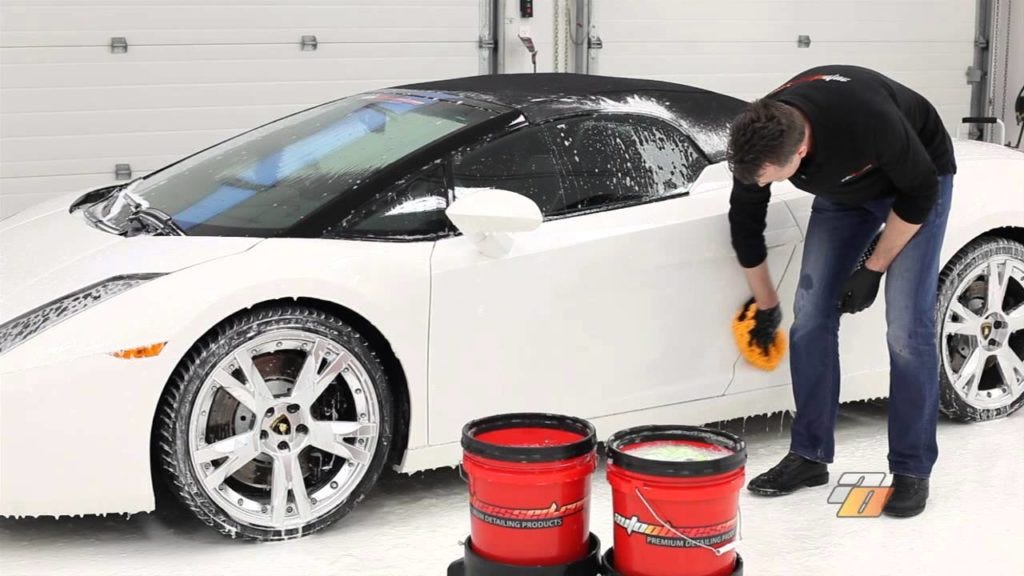 Top 5 Factors to be Considered While Choosing Your Car Detailer