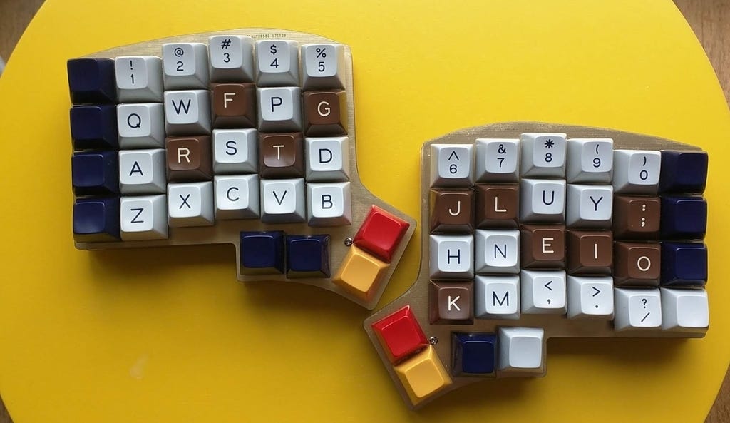 A build log for Iris split keyboard rev. 2.4 by Tacahiro YOSHIHARA