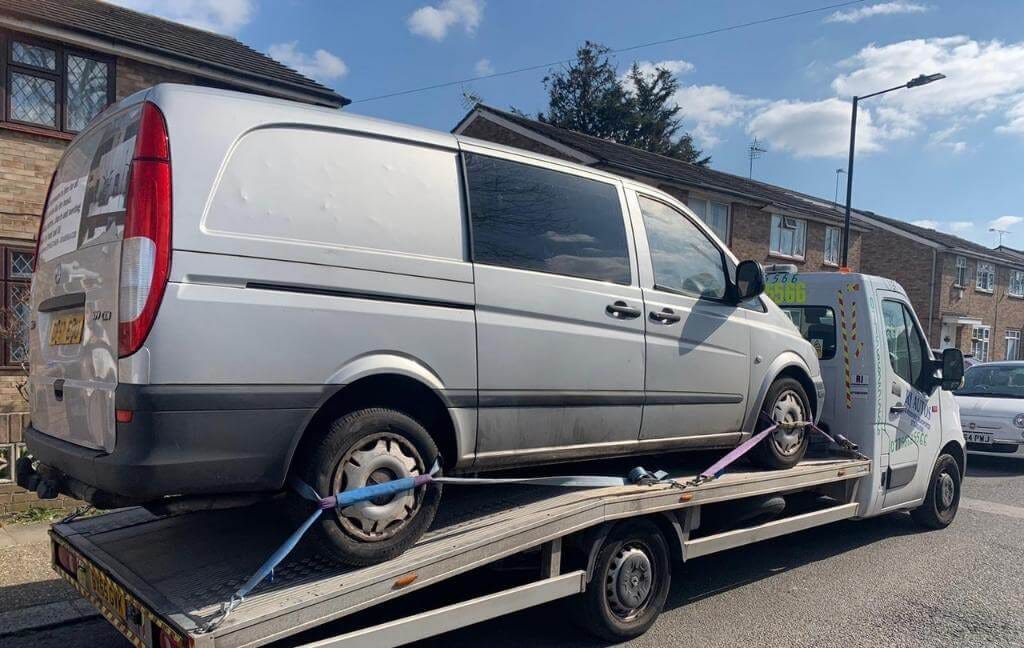 RJ Auto Recovery: Where London Drivers Turn for Unmatched Roadside Aid RJ Auto Recovery: Where London Drivers Turn for Unmatched Roadside Aid