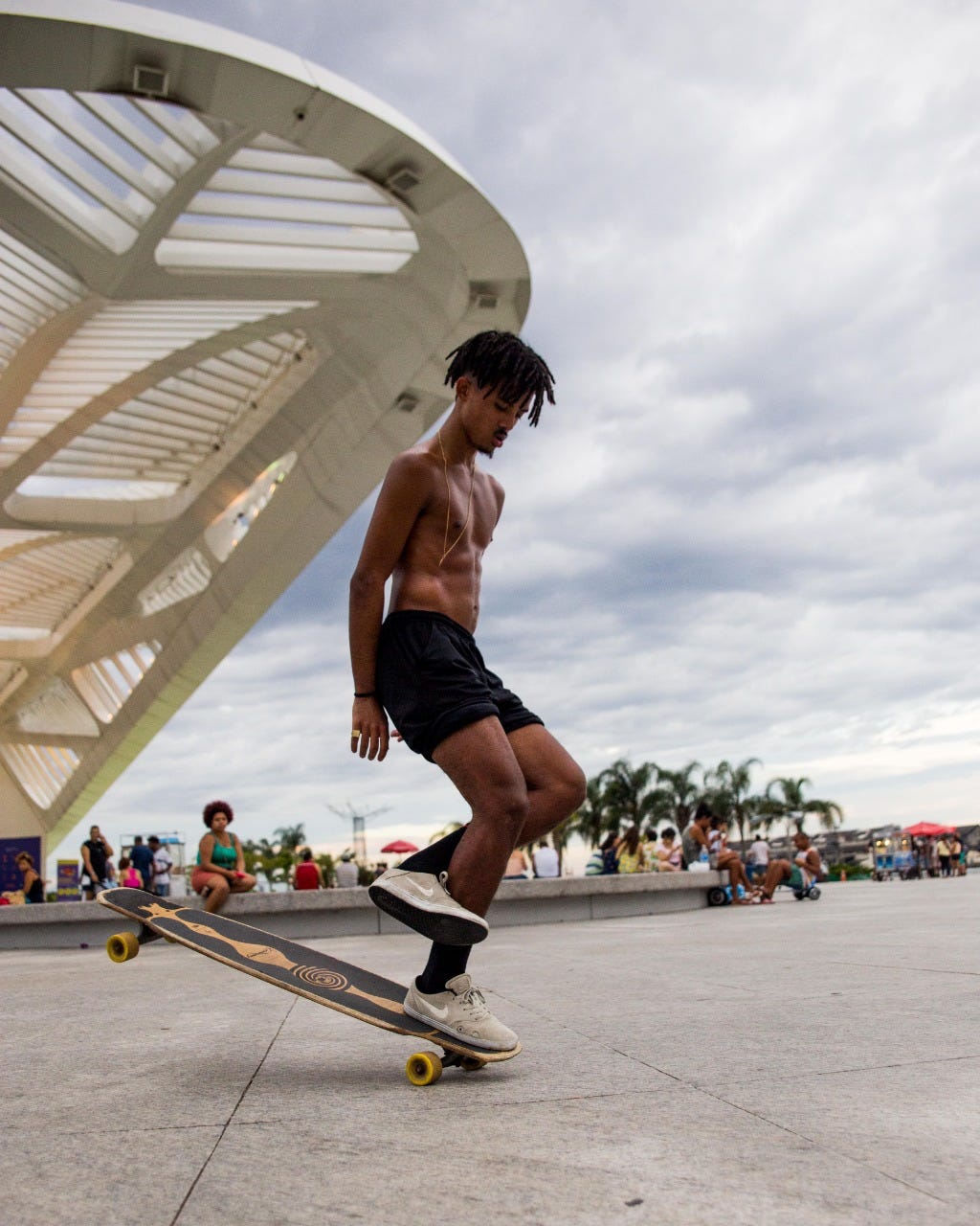 Depois de um acidente Salazar descobriu que com o skate poderia se tornar  infinito | by Rostos do Rio | Medium