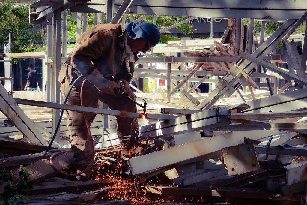 Aumento da Jornada de Trabalho na Grécia: Por que Importa?