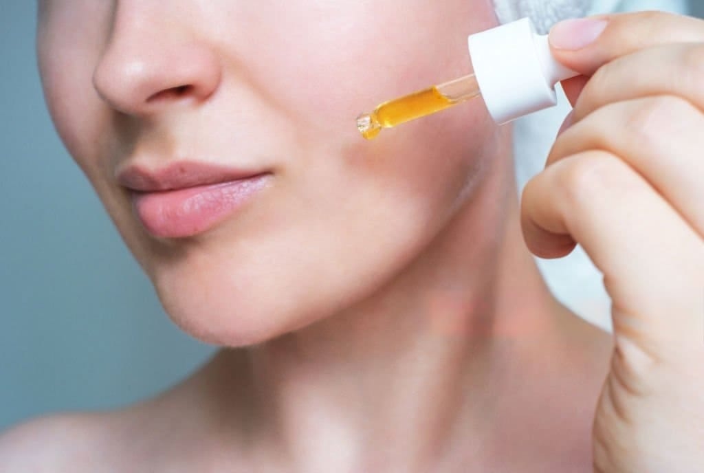 How To Use Vitamin C Serum The Right Way For Facial Skincare By Emaan 