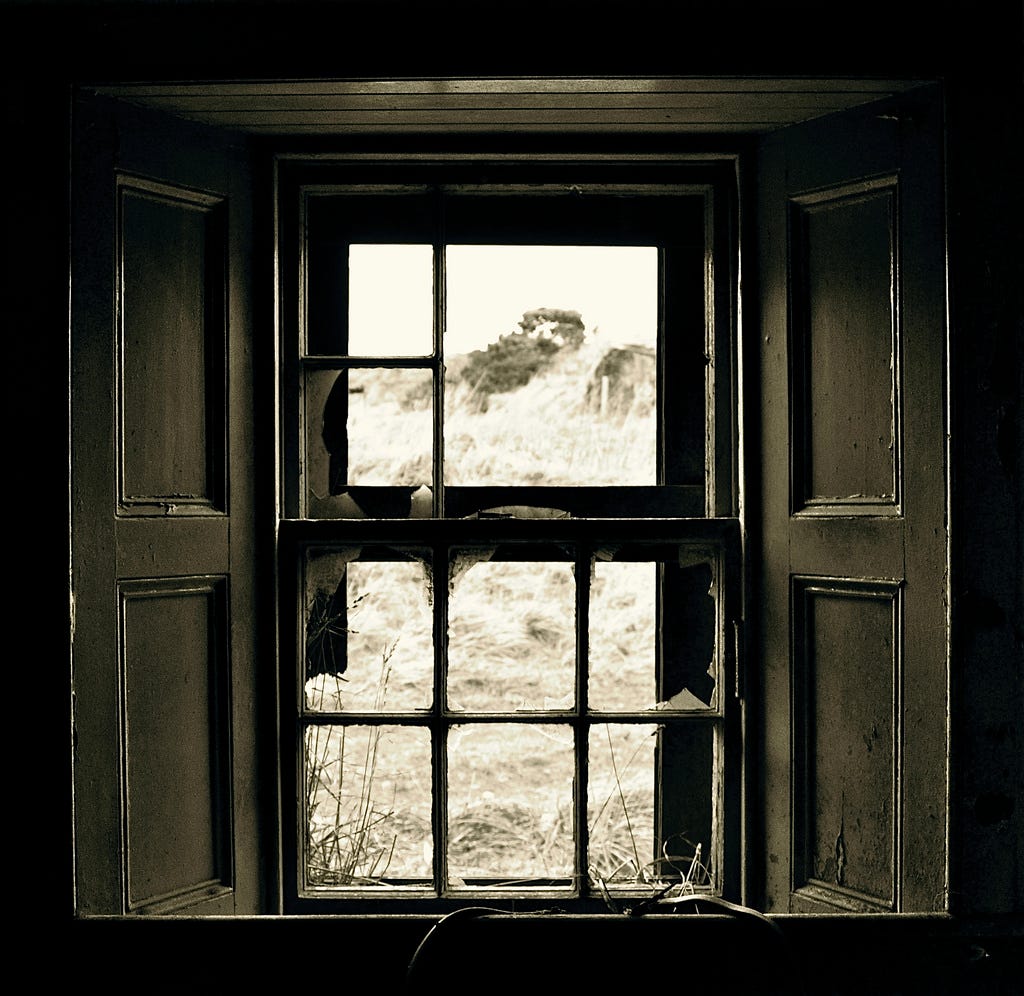 The window break. Broken window theory. Разбитое окно снаружи. The window break. Разбитые панорамные окна.