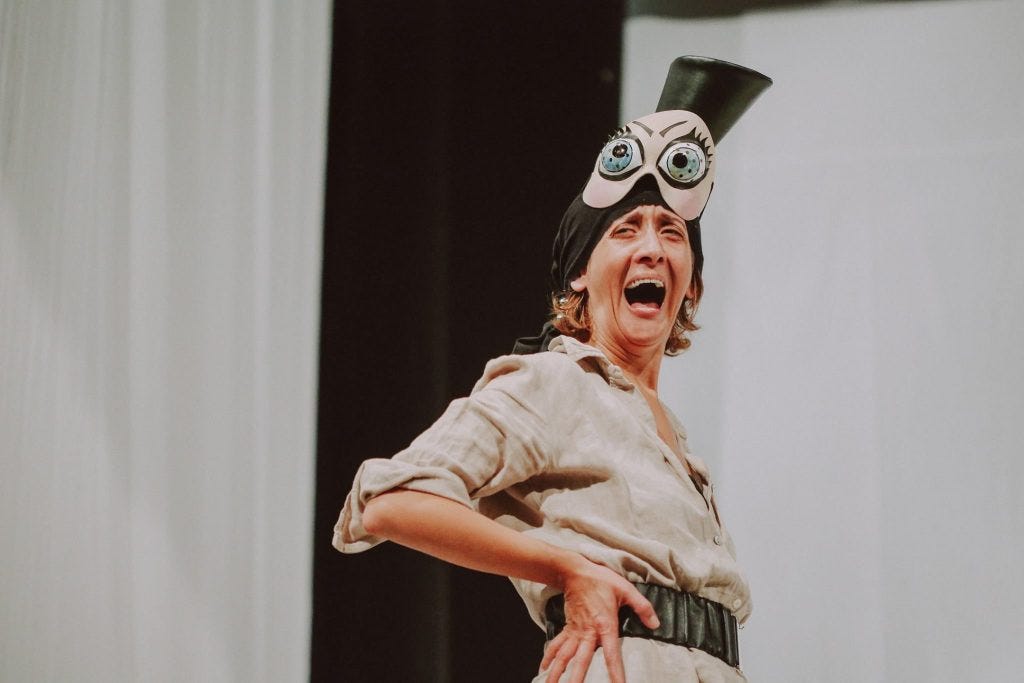 ELIZA NOEMI JUDEU: „PUTEREA TEATRULUI CONSTĂ ÎN FAPTUL CĂ ÎI FACE PE OAMENI SĂ ÎNȚELEAGĂ CĂ AU…
