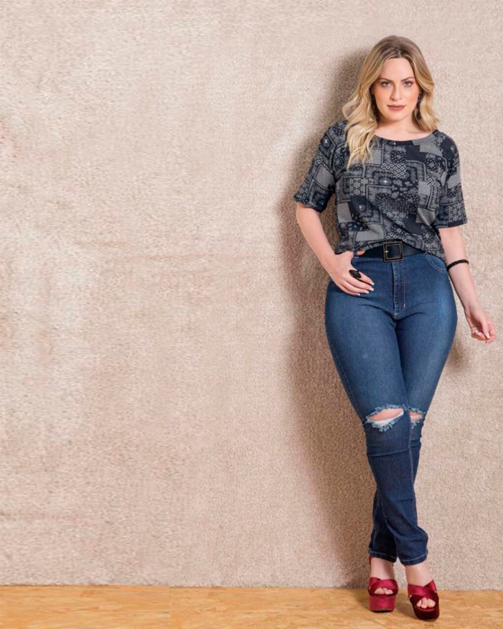 Calça Jeans Skinny Rasgada no Joelho | by Beline Plus Size | Medium