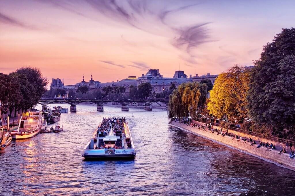 What is the Best Paris River Cruises? | by theharemparis | Medium