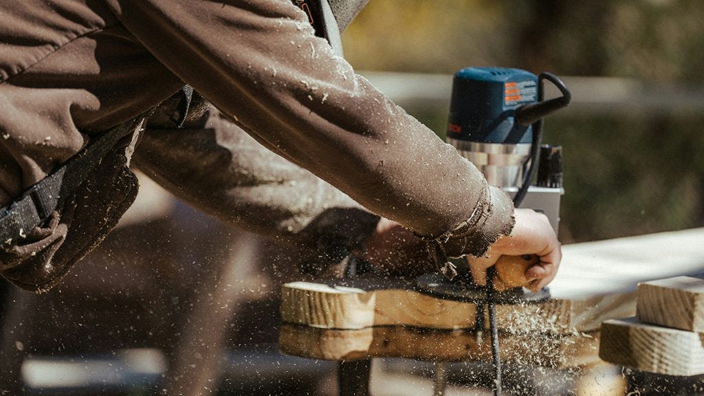Best Wood Routers for Beginners: Fixed Base vs Plunge Base