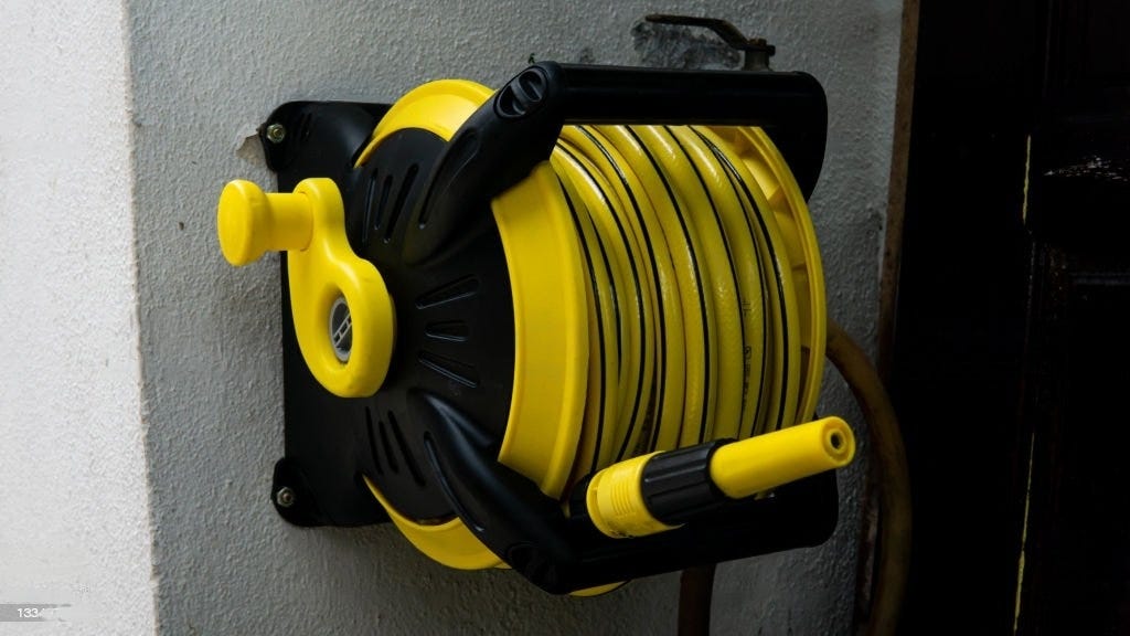 HOW DO EXTENSION CORD REELS WORK? ESN Tools Medium