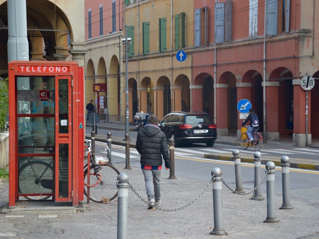 È difficile spiegare, Bologna