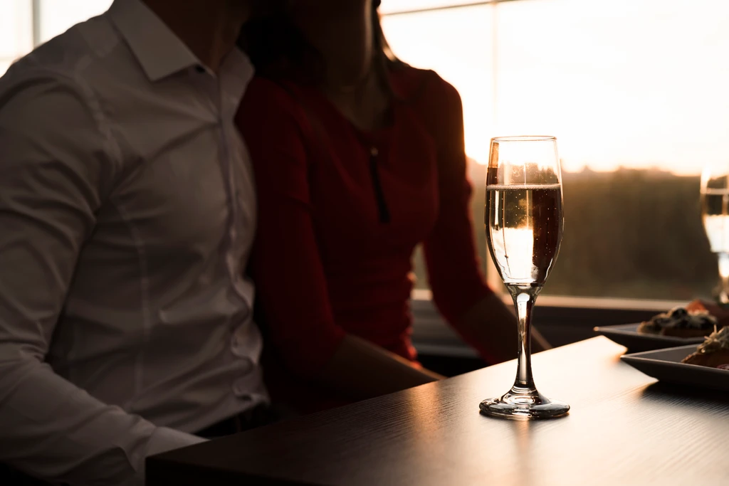 ‘Eu não pago pelo amor, eu invisto’: O que não te contam sobre o relacionamento hipergâmico