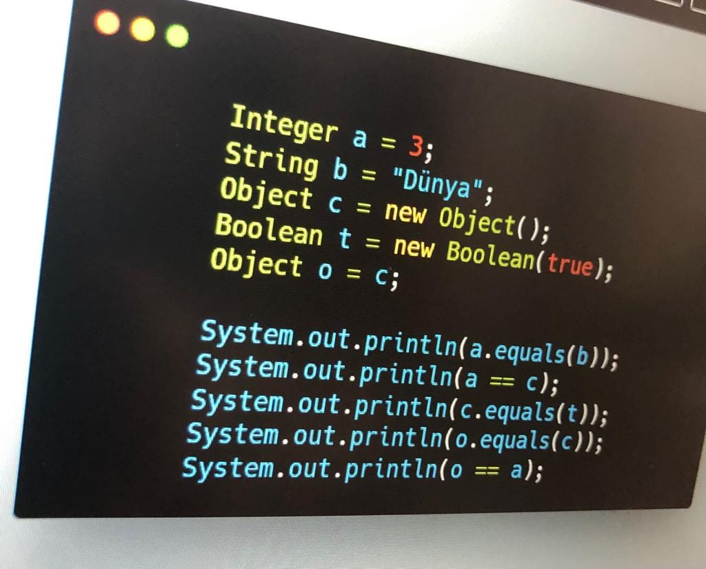 Java’da equals() ile == Arasındaki Fark | by M. Okan | Medium