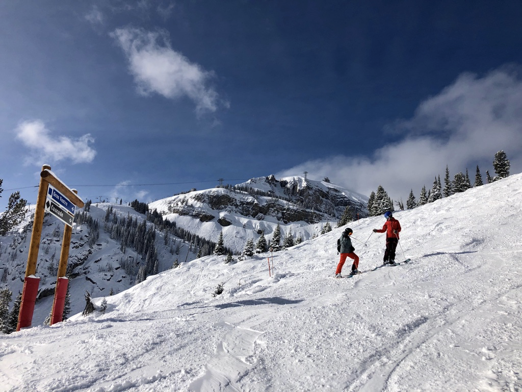 I Spent A Week In The Alps And Saw These Apres-Ski Outfits Everywhere